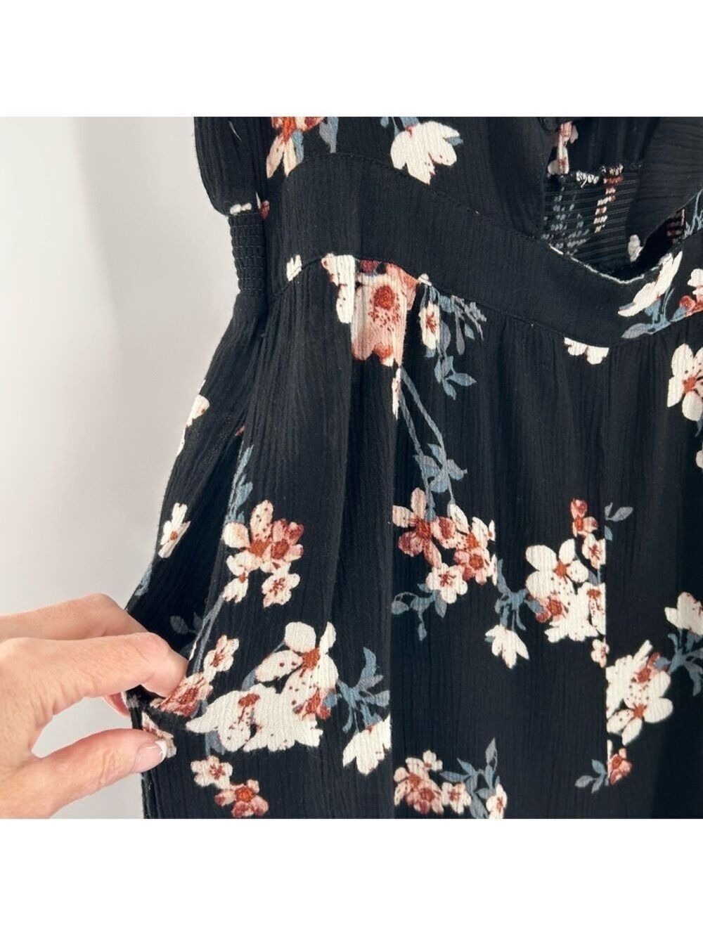American Eagle Black Floral Romper Short Sleeve Large - Picture 5 of 10